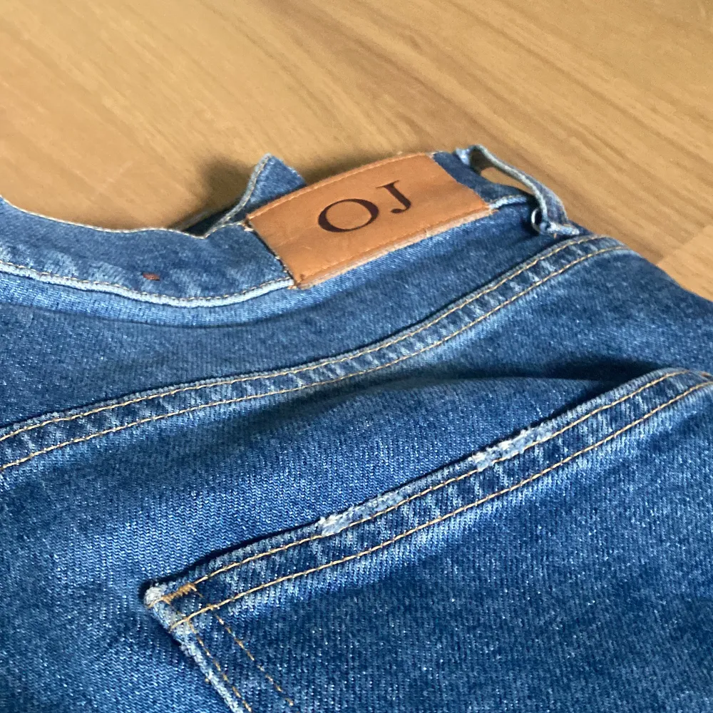 Säljer mina oscar jacobson jeans i modellen johan. storleken 31/32 jeansen är helt oanvända pris kan diskuteras. Farkut & Housut.