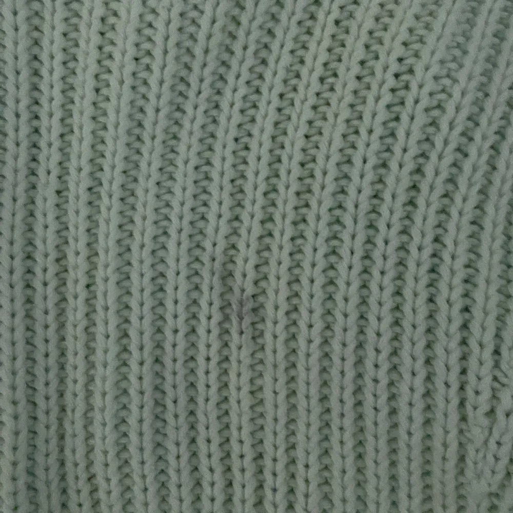Mintgrön stickad tröja från monki. Finns en liten fläck på framsidan, pris kan diskuteras 🫶. Tröjor & Koftor.