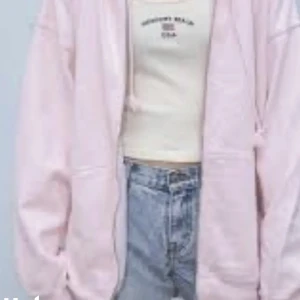 Oversized ziptröja i ljusrosa  - Oversized från Brandy i fint skick. 