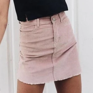 Kjol från brandy Melville  - Rosa kjol från brandy Melville 