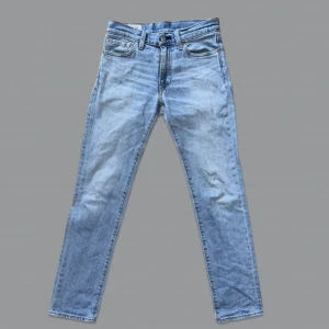 Levis 511 - Ett par Levis 511 i storlek w29l32 💫inga defekter, ser nya ut 🤝 kom privat för fler frågor osv 👍🏻