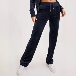 Juicy  - Säljer mina blå juicy couture byxor! I väldigt fint skick, passet xxs- S då de är väldigt  stretchiga .❤️❤️