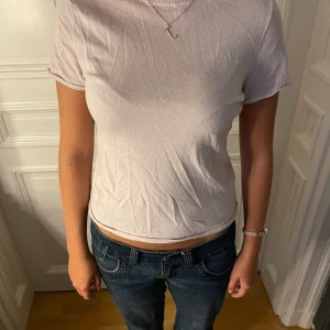 Söt stickad zara topp - Säljer en fin zara topp som man både kan klä upp och ner. Passar till allt. Fin färg och nyskick. Storlek S❤️