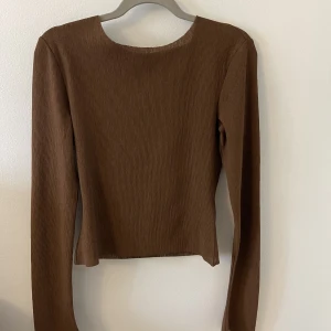 Adsgn tröja - Använd ett fåtal gånger. Tajt i modellen därför är den i en större storlek.