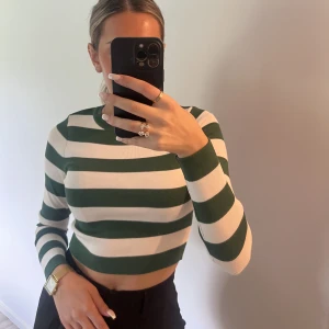 Tröja  - Helt ny och oanvänd tröja från zara💗storlek M men passar xs/s 