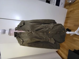 Jacka - Allvädersjacka i godskick! Med diamanter på. Köpt från östermalm!