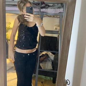 Glitter linne  - Säljer mitt skit fina glitter linne som jag har haft ett par år men kommer inte så ofta till användning tyvärr😔