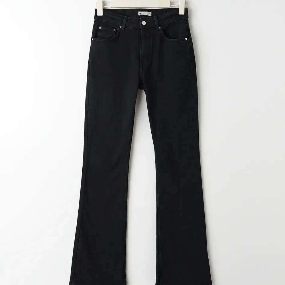 Super fina jeans från Gina Max använda 3 gånger då dem inte passade💕har inte hunnit ta egna bilder än🥰. Jeans & Byxor.