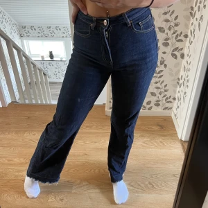 Jeans CW - Jeans från Carin Wester! Supersköna & mjuka men säljer pga de är lite korta för mig som är 170! 