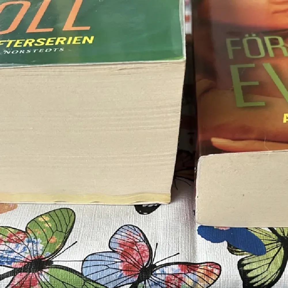 De två sista after böckerna, kan säljas separat, som ni ser på andra bilden är den lite skadad men inget som märks . Övrigt.