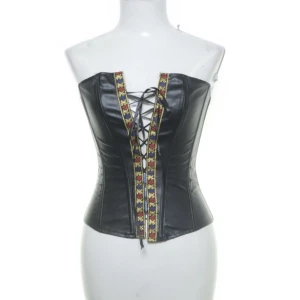 Läderkorsett - Svart korsett i fejkläder. Supersnygg men kommer tyvärr inte till användning. 