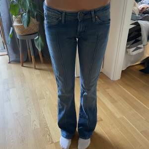 Wrangler jeans som passar någon runt 170 perfekt i längden!💕 
