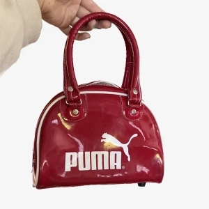 Vintage puma väska  - Super häftig puma väska ! Fint skick, lite smutsig inuti 🌟