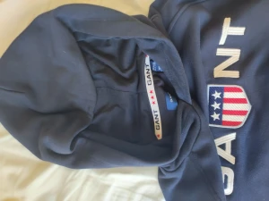 Gant hoodie - Säljer min Gant hoodie pågrund av att jag inte använder den. Har använt den ca 2 gånger, Jätte bra skick.köparen står för frakt.