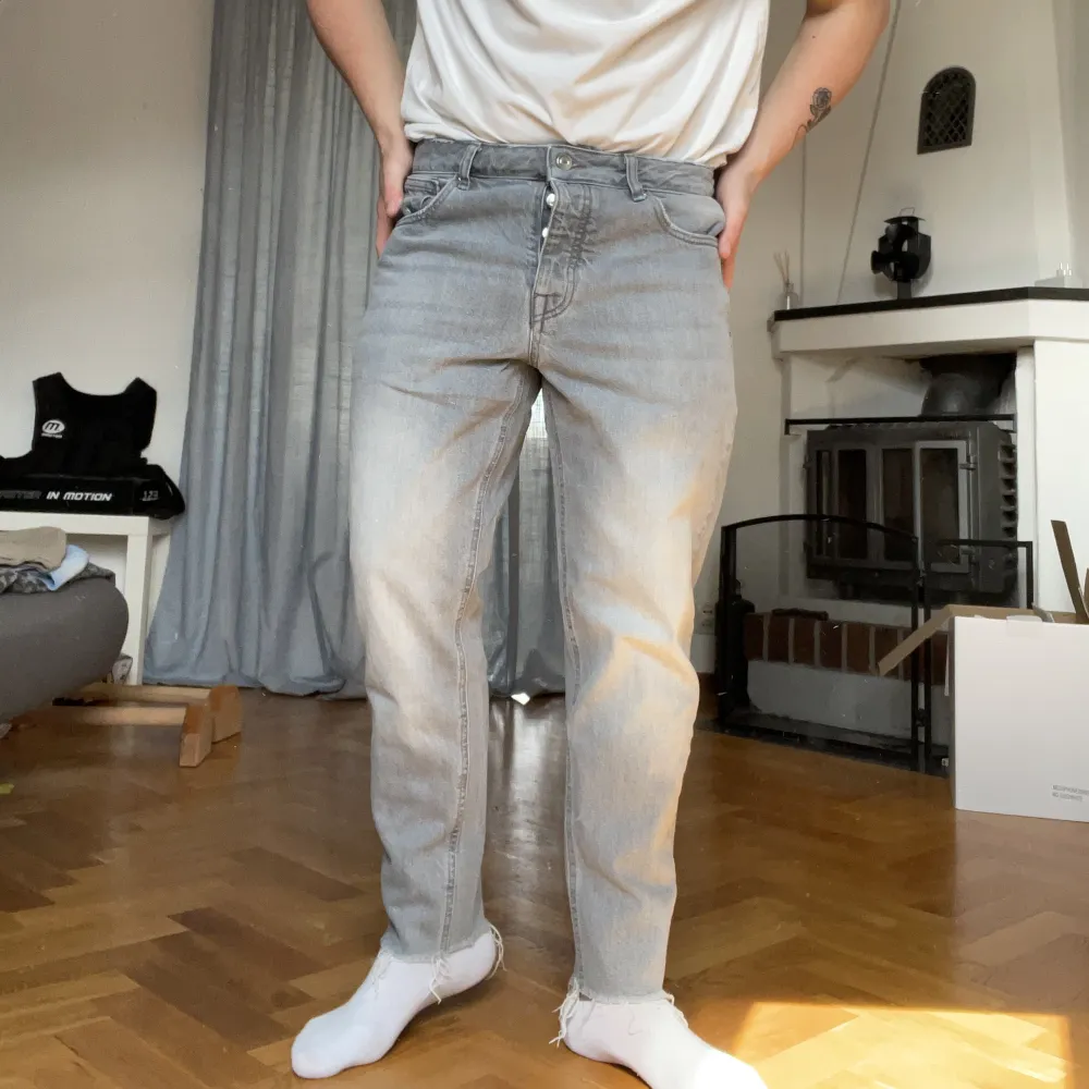 Gråa jeans. Jeans & Byxor.