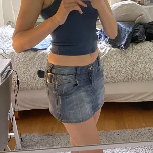 Jeans kjol - Jätte fin jeans kjol! Fint skick. Stl 28. Fråga ba ifall ni undrar nåt💕