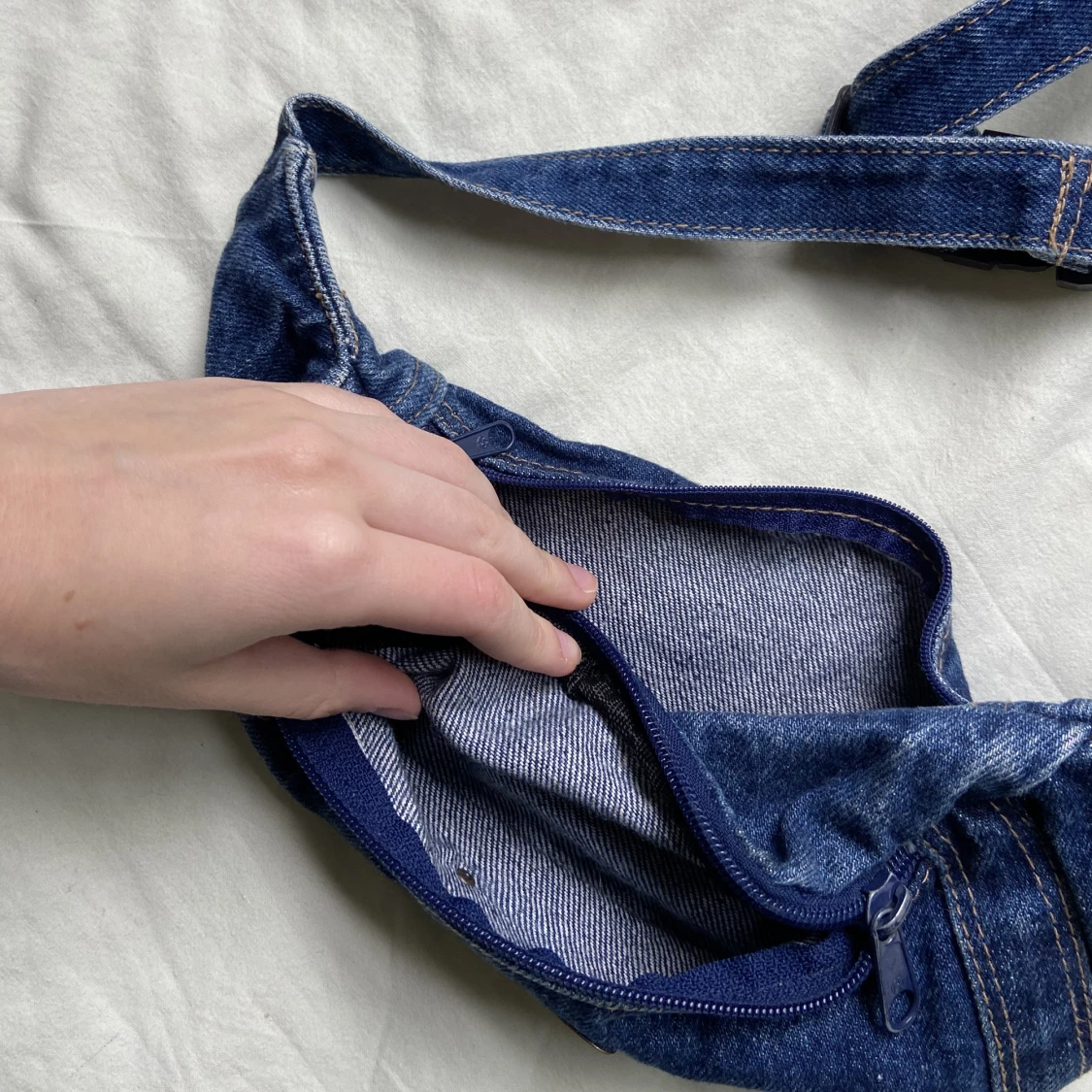 Magväska i jeans - 91