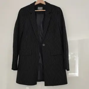 Blazer from Culture, french size 34, worn just one time. The colour it's dark blue, let's say navy.