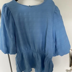 Blus med volang - Söt blus från only, typ aldrig använd ☺️