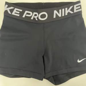 Nike Pro träningsshorts. Nyskick! Nypris 349 kr. 
