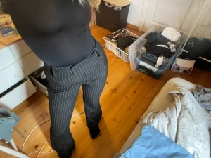 Kostymbyxor från Gina  - Säljer mina älskade kostym byxor ifrån Gina tricot då de tyvärr blivit förstora och inte längre sitter som jag vill. Priset går att diskutera vid snabb 