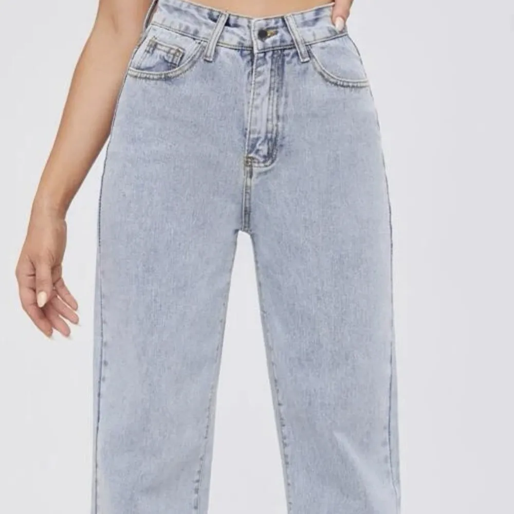 Fina jeans använd ett par gånger. Skriv ifall ni är intresserade eller vid frågor. Jeans & Byxor.