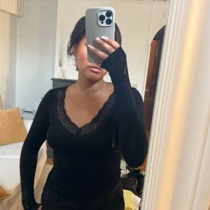 Långärmad topp - Långärmad topp med spets i xs! Frakt tillkommer 