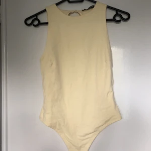 Bodysuit  - En jätte söt bodysuit som är öppen i ryggen💕🫶🏼