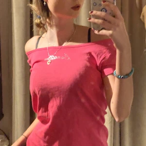 Y2k topp - T-shirt från benetton jätte fin skulle gissa mellan S-L