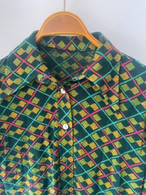 Retro skjorta  - 70-tals skjorta i fint vävt mönster. 