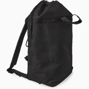 (Ny) COS Drawstring Backpack - Helt oanvänd. Glömdes bort att lämna tillbaka. Nypris runt 800:-