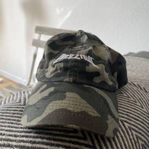 40's & Shorties keps - Keps från 40's & shorties med tryck som säger "DeezNutz"