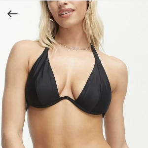 Bikiniöverdel  - Bikiniöverdel med bygel. Oanvänd. Säljer i 2 olika storlekar, 75H och 75G. Org. Pris 229kr.