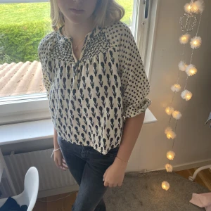 Zara topp - Säljer denna super fina topp. Bra skick. Hör av er om ni är intresserade💕