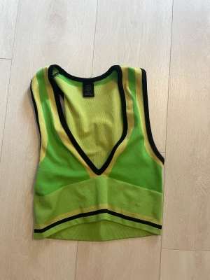 Top från urban outfitters - Top från urban outfitters. Använd 1 gång