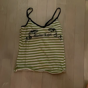 Linne - Jättefint linne från EVE i storlek M men passar mig med xxs❤️ Säljer på grund av att jag inte använder det mer❤️