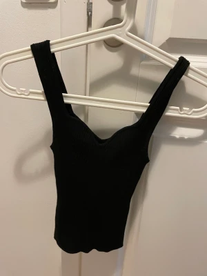 Linne från ginatricot  - Köpt juli 2023, aldrig använt. Storlek xs.