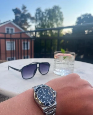 Grisch solglasögon  - Snygga solglasögon med lila fade, passar perfekt till allt 