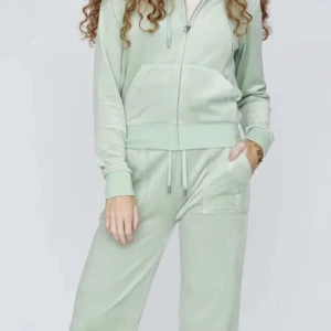 En helt ny jätte fin juicy sett säljs (helt oanvänd) - Ett jätte fint juicy sett med en fin fräsch grön färg, jätte fin och sköna byxkor med matchade kofta. Kofta i s byxkor i xs. Priset kan diskuteras 