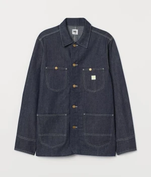 Lee jeansjacka   - Säljer denna lee jeansjacka! Använd fåtal ggr.