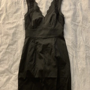 Svart klänning - Svart klänning