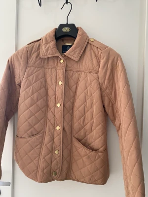 Jacka  - Fin jacka jätte bra skick har aldrig använt den 