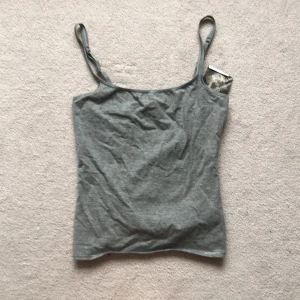 Grått linne  - Jättefint grått linne💗 aldrig använd och kapp sitter kvar