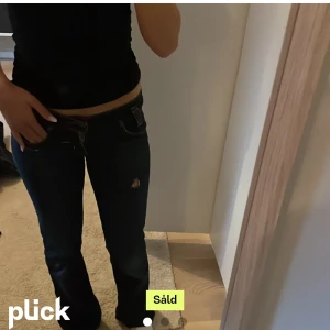 Lågmidjade bootcut jeans  - !!!Lägger upp igen!!!! Säljer dessa supersnygga lågmidjade jeansen ifrån lee! Köpa second hand men i bra skick! Passar mig som är 165❤️