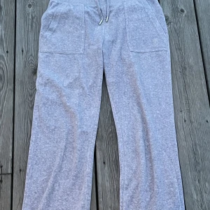 Jucy Couture byxor - Storlek S Grå Priset går att diskutera