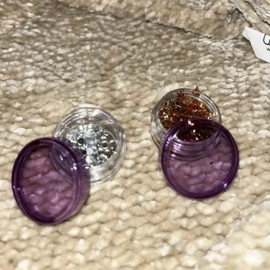 Nagel dekor - Nagelstenar och guld folie🦋 Säljes tillsammans