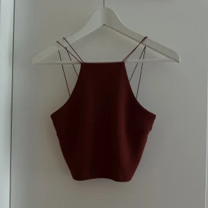  Röd topp från Gina Tricot -  Aldrig använd