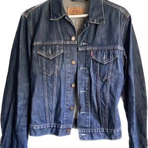 Levis Jeansjacka - OTROLIG klassisk levisjeansjacka! Toppkvalitet. Passar till alla outfits!