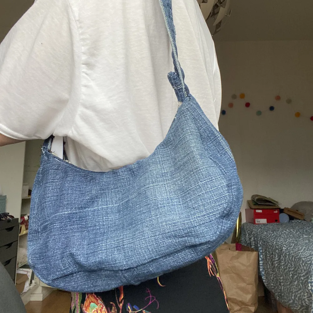 Denim Väska handgjord av upcyclat Jean!. Väskor.