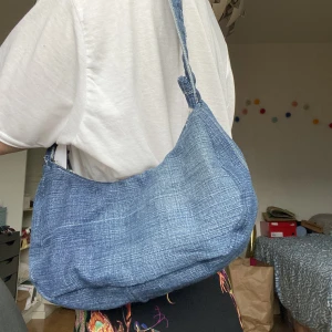 Handgjord denim väska  - Denim Väska handgjord av upcyclat Jean!
